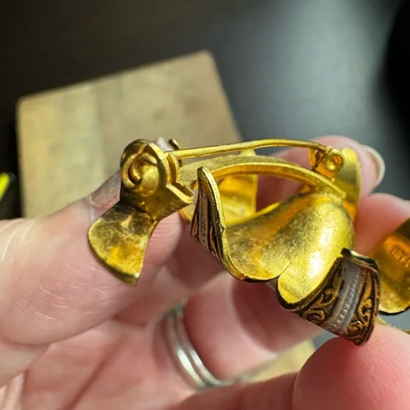 Vintage Spain Damascene Black, Gold Silver Tone Faux Pearl Large Flower Brooch - Picture 6 of 9